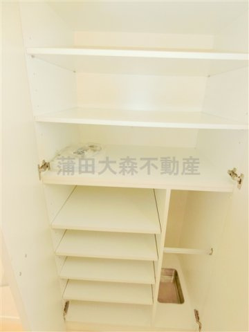 バージュアル大森の設備|玄関収納　シューズBOX　傘立て　下駄箱