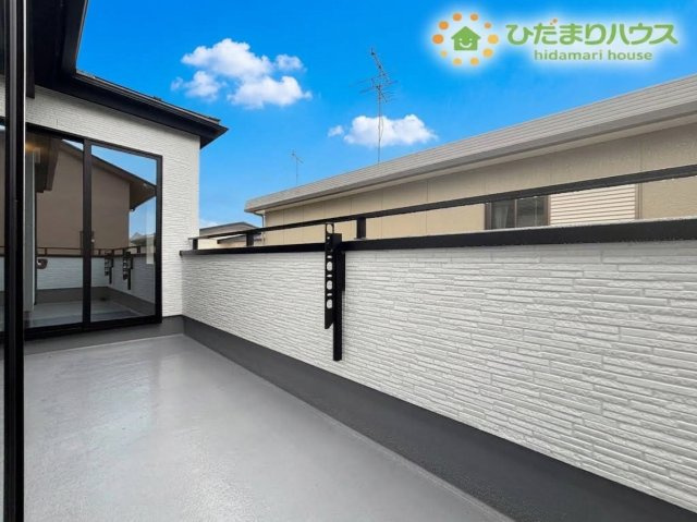 鴻巣市新宿　新築一戸建て　グラファーレ　01のバルコニー