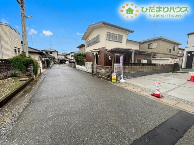 鴻巣市新宿　新築一戸建て　グラファーレ　01の前面道路含む現地写真