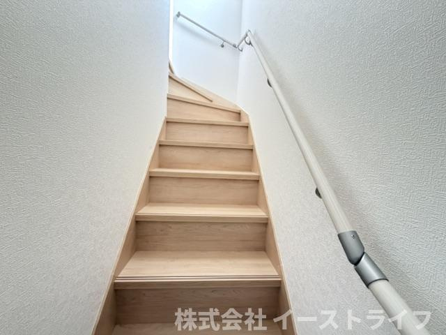 【新築戸建】　いわき市内郷高坂町第11の内装|７号棟写真　階段スペースです。手すりが付いているので安心です。