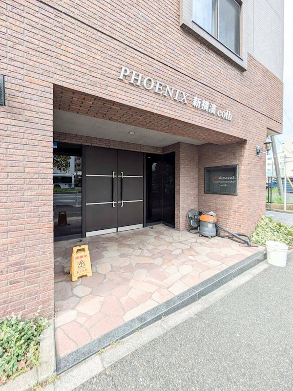 フェニックス新横濱エオール のエントランス