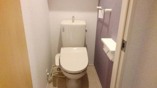 コンパクトで使いやすいトイレです