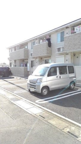 車をお持ちの方に嬉しい駐車場付きの物件です