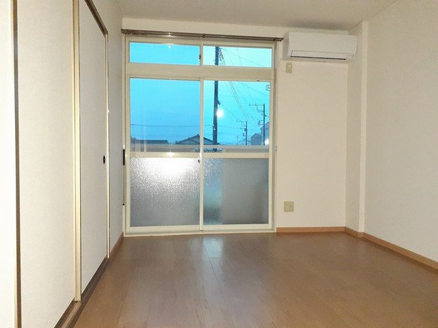 内装は落ち着いています