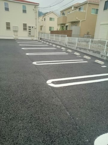 車をお持ちの方に嬉しい駐車場付きの物件です