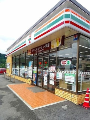 セブンイレブン日向和田３丁目店まで1300m