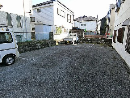 フォンテーヌ南田園の駐車場
