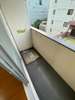 バルコニーからの眺めを楽しみながら食事をしませんか
