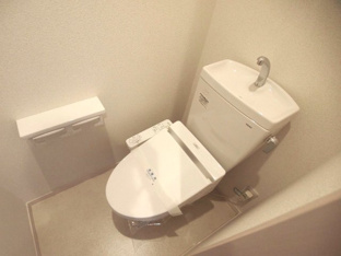 ゆったりとした空間のトイレです