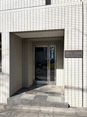 ゆとりのあるエントランスです