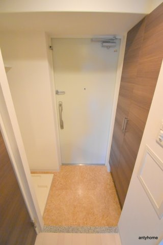 Luxe新大阪SOUTH　仲介手数料無料の玄関