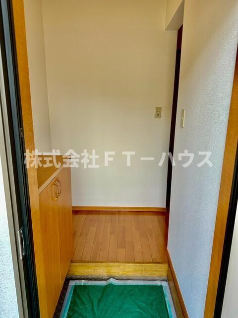 コーポレイナの玄関