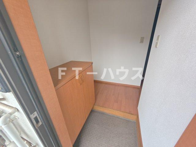 コーポレイナの玄関