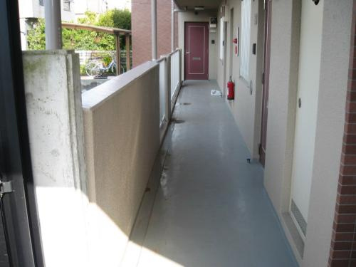 大和市下和田の賃貸マンションの玄関