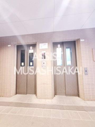 コーポレート連雀１号棟のエントランス