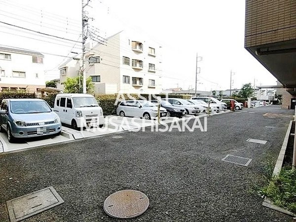 コーポレート連雀１号棟の駐車場