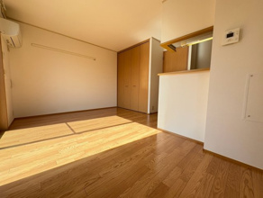 【居間・リビング】 | フェニックス | ※角部屋の写真となります