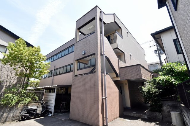 シャンブル甲東園の外観