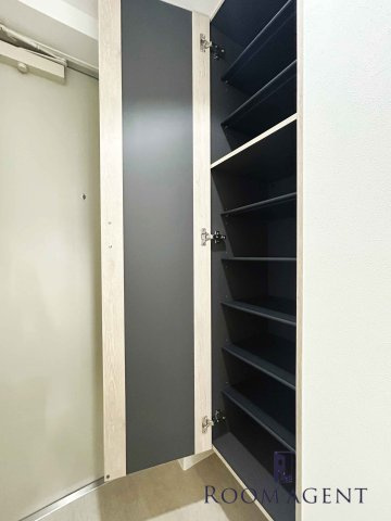 メイプル岩塚本通の玄関