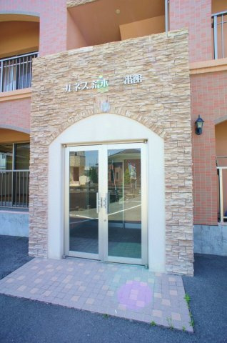 ルネス荒木二番館のエントランス|ゆとりのあるエントランスです