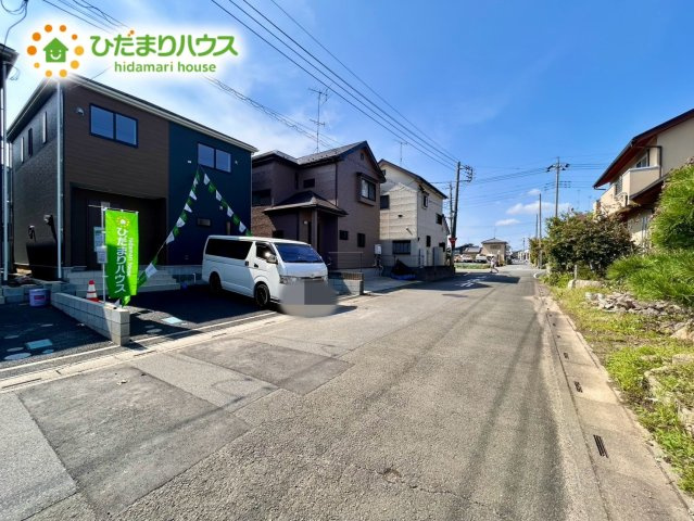 鴻巣市筑波第5Ⅱ期　新築戸建　クレイドル01の前面道路含む現地写真