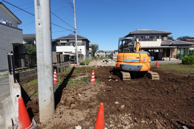 川越市的場　売地　全４区画の前面道路含む現地写真