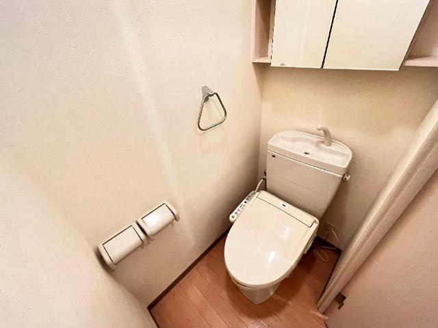 加古川市尾上町口里のアパートのトイレ|シャワー付トイレ