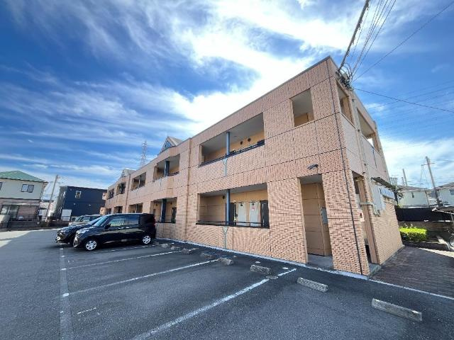 加古川市尾上町口里のアパートの駐車場|外観写真（昼）