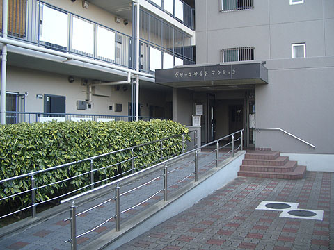 日商岩井グリーンサイドマンションのエントランス|ゆとりのあるエントランスです