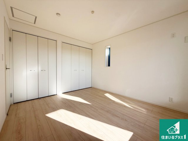 24(土)25(日)現地説明会！◆八尾市太田　第3期　新築一戸建ての洋室|シンプルな洋室は、自分好みのインテリアが楽しめます♪ご家族とインテリアや家具を選びに行くのは物件購入時の醍醐味の一つです。ぜひお楽しみください♪