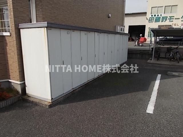 クラールＢのその他共用部分|各部屋に一戸外部物置が付いています！