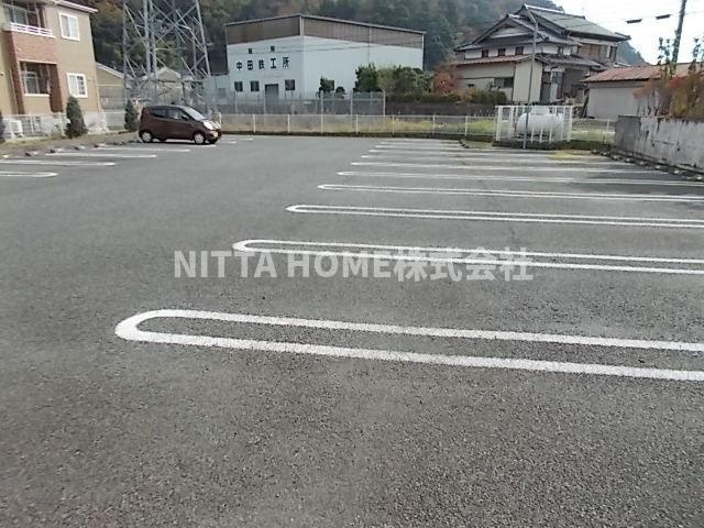 クラールＢの駐車場|敷地内に駐車場があります◎