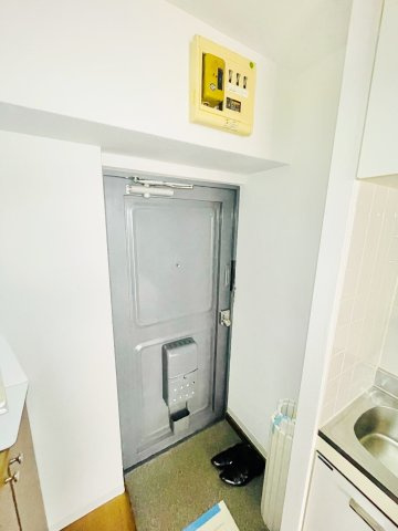 日東マンションの玄関
