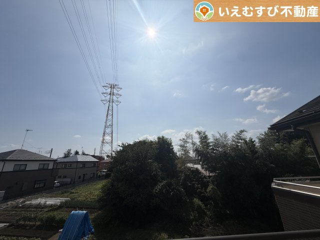 熊谷市上之　中古戸建の展望|高い建物が無く開放感のある展望
バルコニーからの展望も開けていて閑静な住宅地が望めます。日当りも良いですね♪