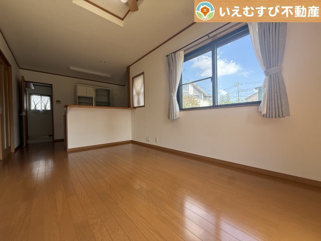熊谷市上之　中古戸建の居間・リビング|ご家族みんながゆったりくつろげるリビング
ゆとりの空間でくつろいだり遊んだり、家族の時間が楽しみですね♪