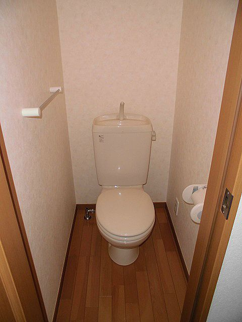 プレミールBのトイレ|※別号室の写真です。現況優先となります。