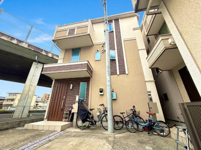 宮前区神木本町　中古戸建の外観|「ただいま」が自然と似合う、我が家の佇まい