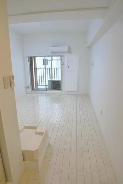 シャルマン文京千駄木の玄関|※反転タイプ参考写真