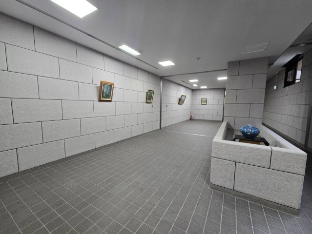 ファミール大橋グランヒルズのエントランス|清潔感のある綺麗なエントランスで、住まう人や来訪者を気持ちよく迎えられます☆