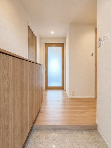 グランフェルティ京都梅小路の玄関|明るい玄関です