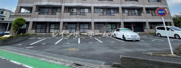 エクセレンス戸田公園の駐車場