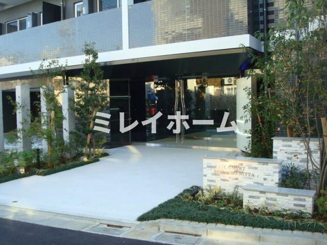 アジールコート武蔵新田のエントランス
