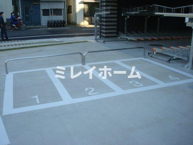 アジールコート武蔵新田の駐車場