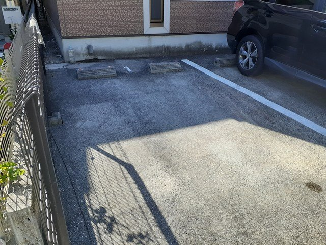 ラベンダ－ハウスの駐車場