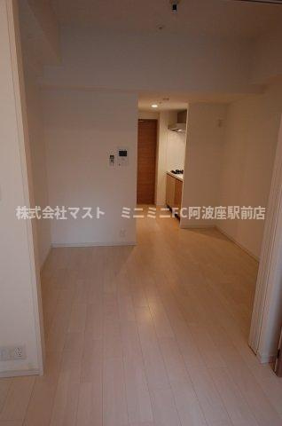 サムティ阿波座ベルシアの居間・リビング