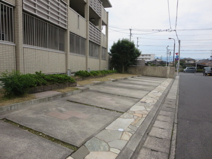 【駐車場】