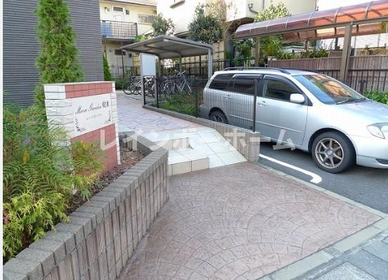 ムーン　ガーデン樹来のエントランス