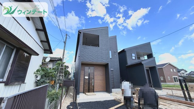 石岡市旭台1期　新築戸建　1号棟　の外観|完成した外観です！パースのイメージ通り、洗練されたデザインに仕上がりました。