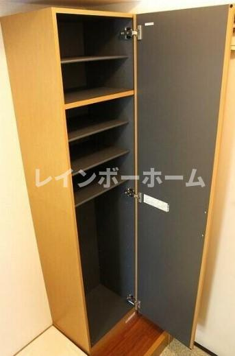 シャインブルーの玄関|シンプルで使いやすい玄関です