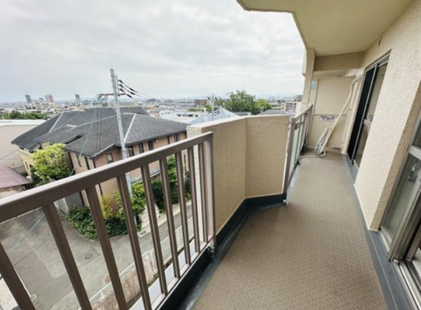 日商岩井芦屋翠ヶ丘マンションのバルコニー